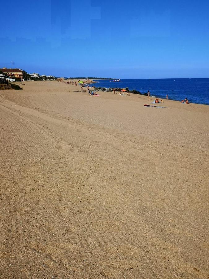Apartamento Playa Santa Sussana Barcelona Santa Susanna Buitenkant foto